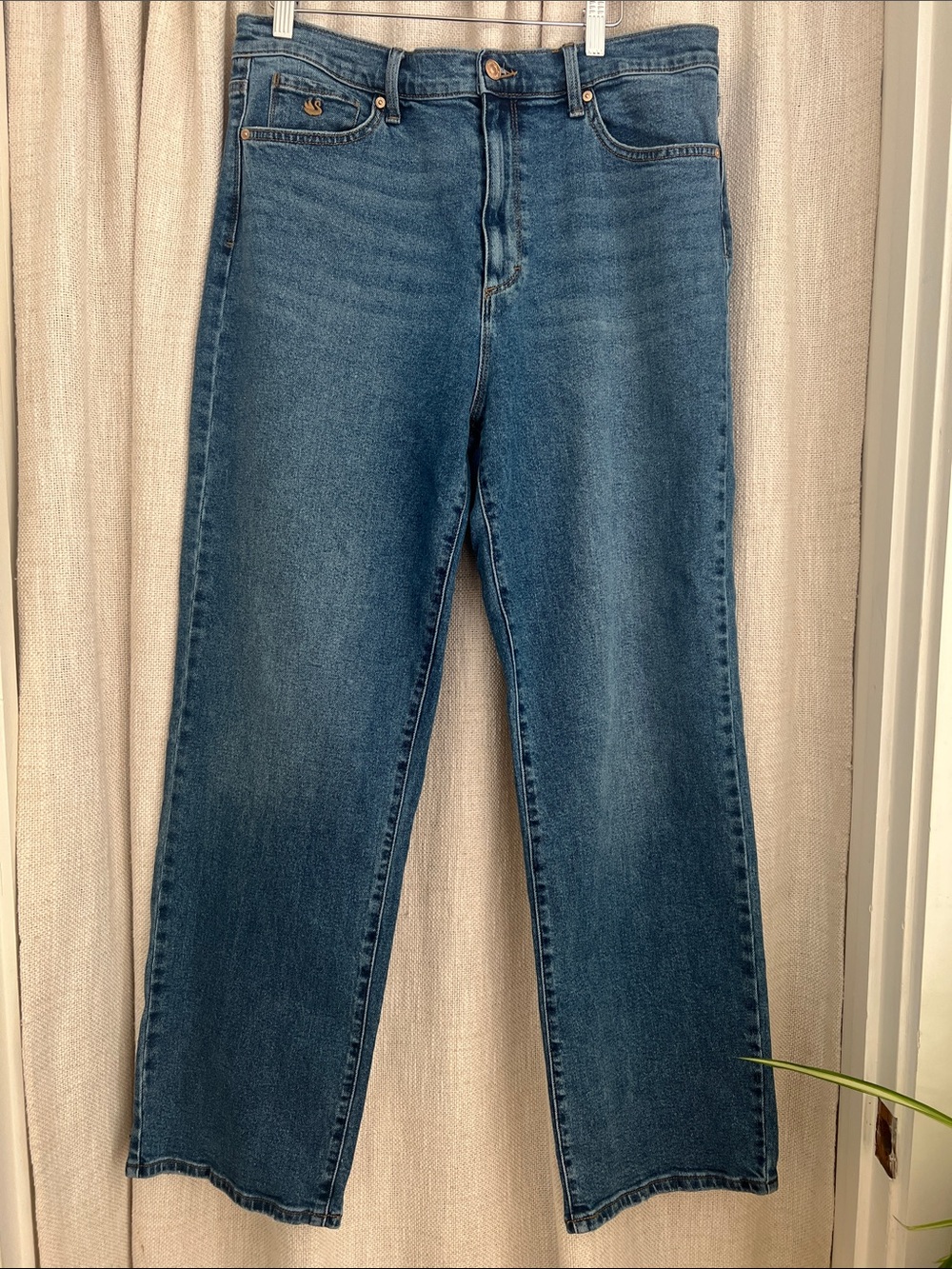 Gloria Vanderbilt women’s Blue Straight-Leg Jeans, stretchy, and comfortable